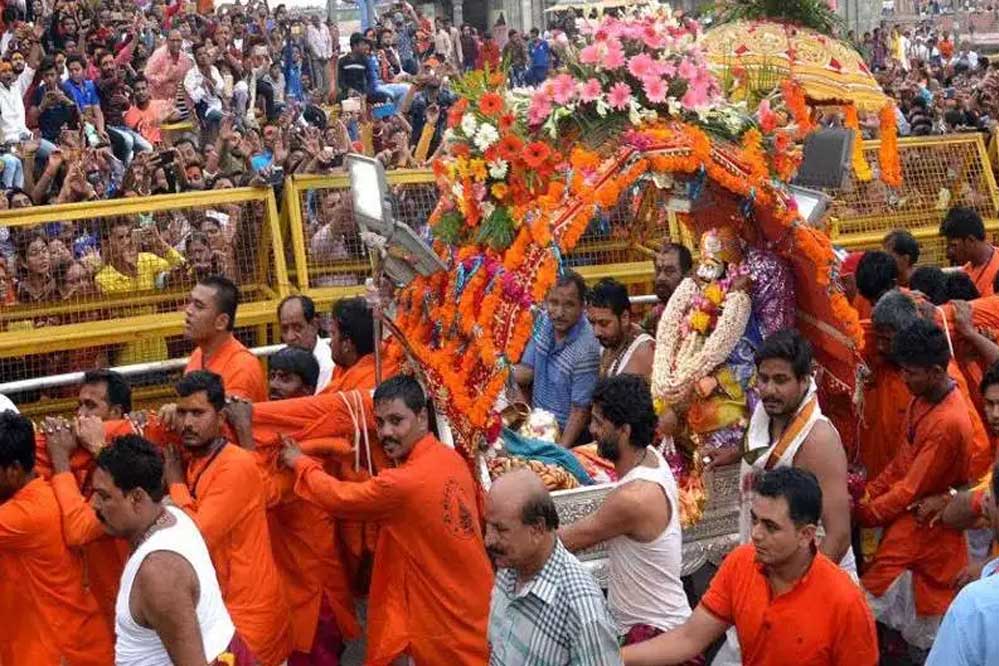 इस बार लागू होगा महाकाल की सवारी का नया मॉडल, ट्रॉले पर पालकी, पालकी में पालनहार हर भक्त को देंगे आशीर्वाद…. इस बार लागू होगा महाकाल की सवारी का नया मॉडल, ट्रॉले पर पालकी, पालकी में पालनहार हर भक्त को देंगे आशीर्वाद….