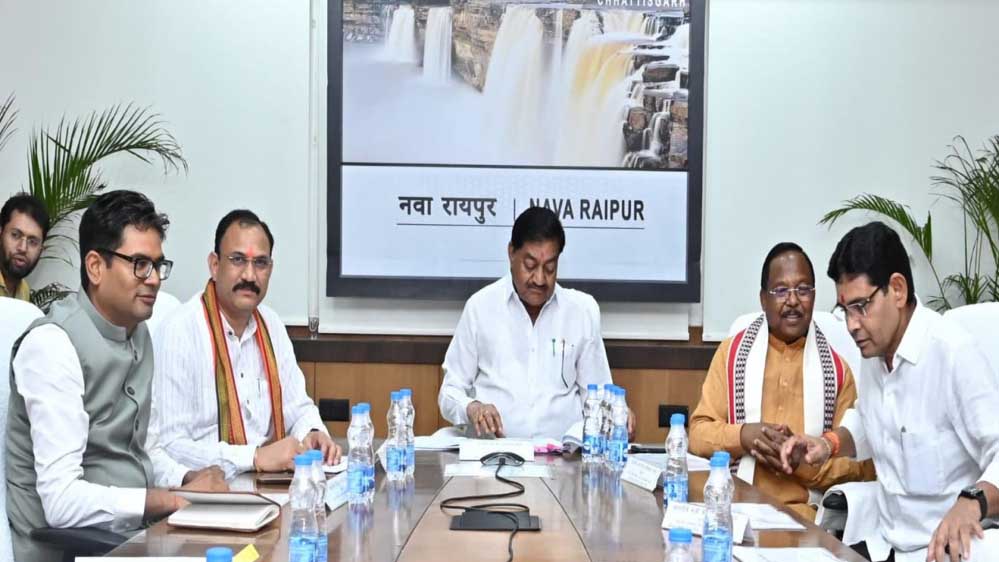 रायपुर : मंत्रिमंडलीय उप समिति की बैठक में धान के त्वरित निराकरण हेतु लिए गए महत्वपूर्ण निर्णय रायपुर : मंत्रिमंडलीय उप समिति की बैठक में धान के त्वरित निराकरण हेतु लिए गए महत्वपूर्ण निर्णय