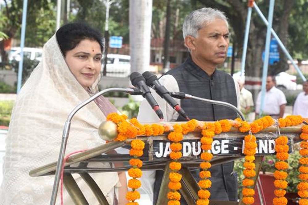 मंत्रालय में हुआ राष्ट्र-गीत वंदे-मातरम एवं राष्ट्र-गान “जन-गण-मन” का सामूहिक गायन मंत्रालय में हुआ राष्ट्र-गीत वंदे-मातरम एवं राष्ट्र-गान “जन-गण-मन” का सामूहिक गायन