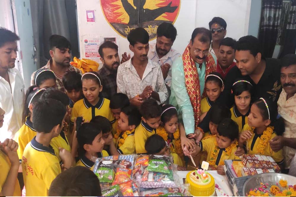 नंदकिशोर पहाड़िया ने अपना जन्मदिन सेवा कार्यों के साथ मनाया नंदकिशोर पहाड़िया ने अपना जन्मदिन सेवा कार्यों के साथ मनाया