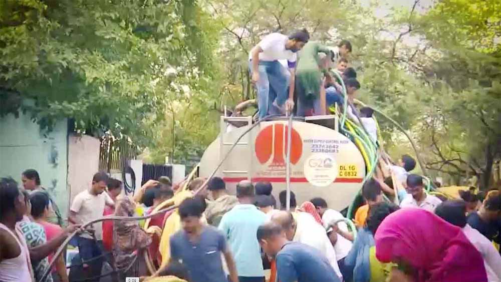 दिल्ली में गर्मी और हीटवेव के बीच पानी का संकट गहराया
