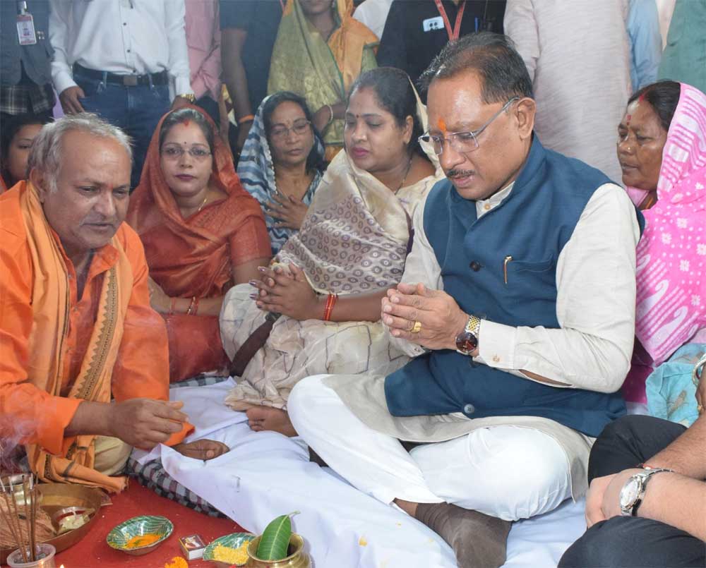 मुख्यमंत्री विष्णुदेव साय ने दुलदुला में 3 करोड़ से अधिक के विकास कार्यों का किया लोकार्पण व भूमिपूजन मुख्यमंत्री विष्णुदेव साय ने दुलदुला में 3 करोड़ से अधिक के विकास कार्यों का किया लोकार्पण व भूमिपूजन