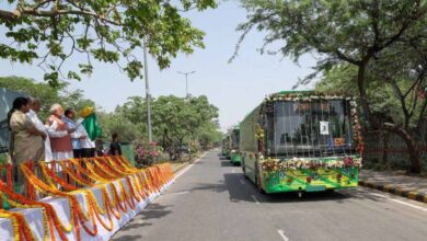 पीएम मोदी ने दिल्लीवालों को दिया 200 नई इलेक्ट्रिक बसों का तोहफा, दिखाई हरी झंडी