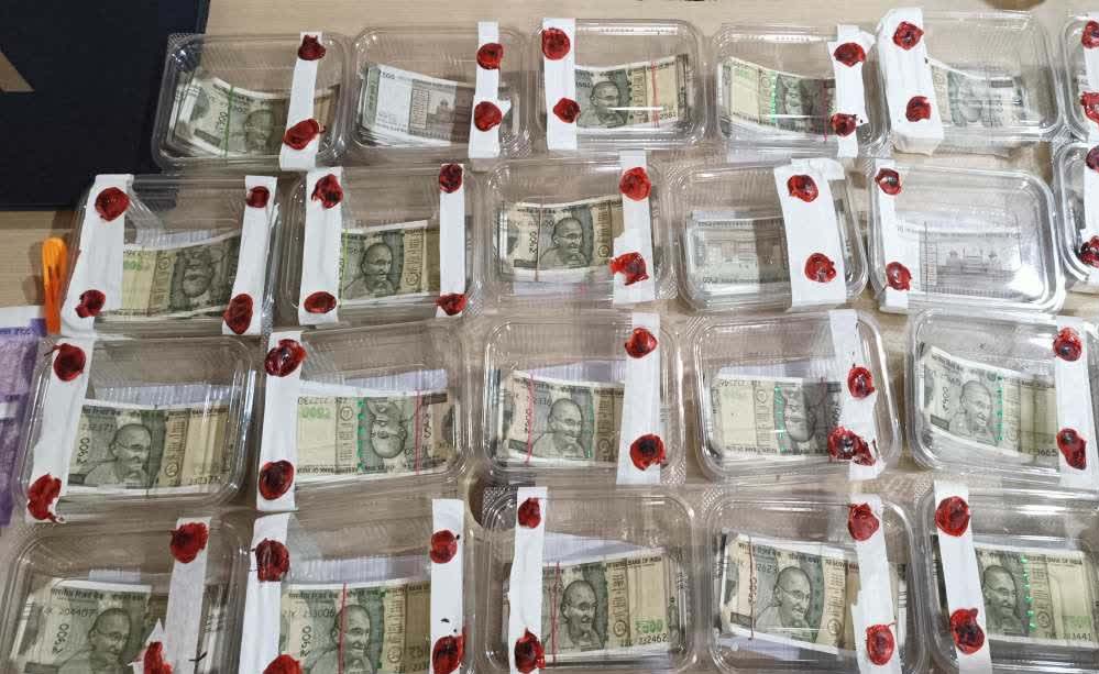 पुलिस ने अवैध नकली नोटों की छपाई और संचालन करने वाले अंतरराज्यीय गैंग का भंडाफोड़ किया