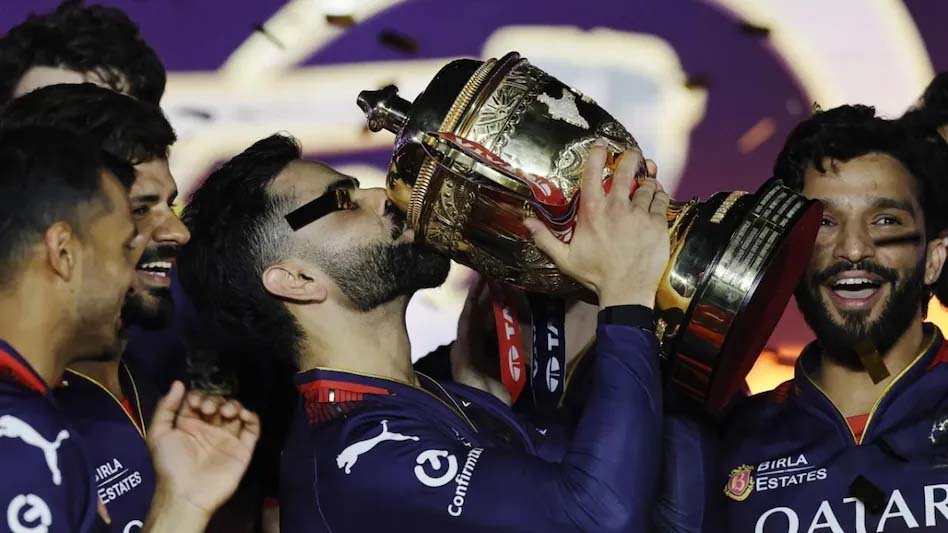 रजत ‘सोने ‘ जैसा चमका, IPL के 18 वे सीजन में RCB बनी विजेता रजत ‘सोने ‘ जैसा चमका, IPL के 18 वे सीजन में RCB बनी विजेता