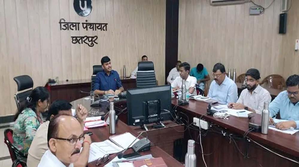 राजस्व प्रकरणों के निराकरण में तेजी लाएं और डिस्पोजल प्रतिशत बढ़ाएं : कलेक्टर राजस्व प्रकरणों के निराकरण में तेजी लाएं और डिस्पोजल प्रतिशत बढ़ाएं : कलेक्टर