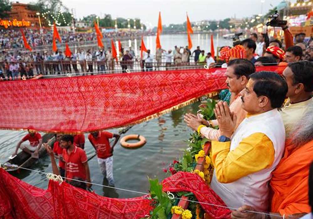मुख्यमंत्री डॉ. यादव क्षिप्रा तीर्थ परिक्रमा में हुए शामिल मुख्यमंत्री डॉ. यादव क्षिप्रा तीर्थ परिक्रमा में हुए शामिल