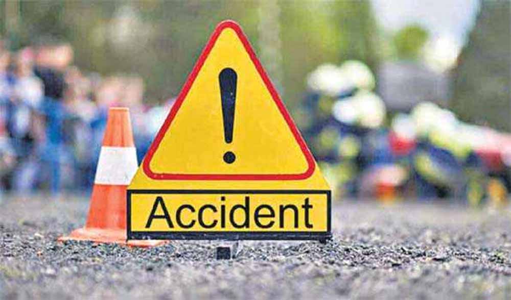 सागरपाली कस्बे में एक ट्रक की टक्कर लगने से तीन लोगों की मौत और चार लोग घायल सागरपाली कस्बे में एक ट्रक की टक्कर लगने से तीन लोगों की मौत और चार लोग घायल