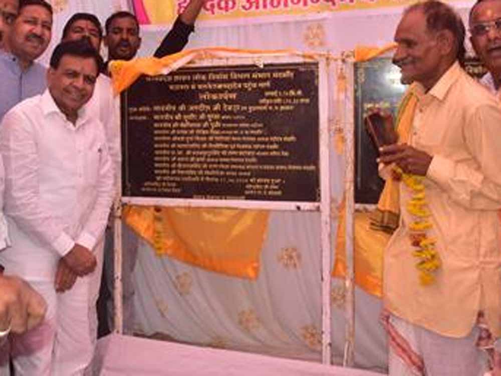 आयुष्मान कार्ड हर गरीब व्यक्ति के लिए इलाज का गारंटी कार्ड : उप मुख्यमंत्री देवड़ा आयुष्मान कार्ड हर गरीब व्यक्ति के लिए इलाज का गारंटी कार्ड : उप मुख्यमंत्री देवड़ा