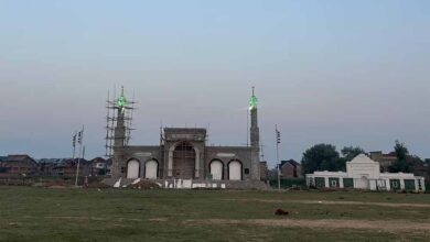 जम्मू कश्मीर में अधिकारियों ने पुराने शहर की ऐतिहासिक जामिया मस्जिद में ईद की नमाज अदा करने की अनुमति नहीं दी