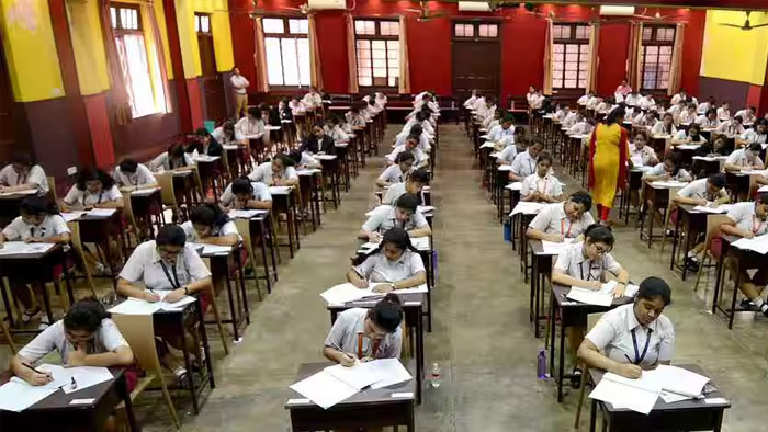 CBSE का अहम निर्णय, अगले साल से 2 बार होंगी 10वीं बोर्ड परीक्षा, पहली बार फरवरी तो दूसरी बार मई में एग्जाम CBSE का अहम निर्णय, अगले साल से 2 बार होंगी 10वीं बोर्ड परीक्षा, पहली बार फरवरी तो दूसरी बार मई में एग्जाम