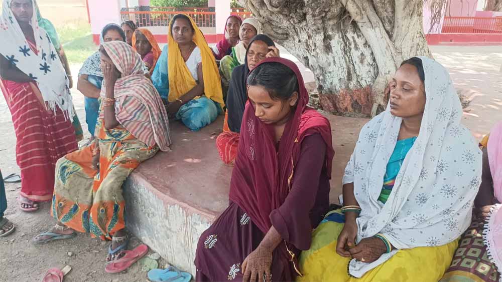 गाजीपुर में दर्दनाक, बारात में DJ पर डांस को लेकर बवाल, दूल्हे को ग्रामीणों ने पीट-पीटकर मार डाला गाजीपुर में दर्दनाक, बारात में DJ पर डांस को लेकर बवाल, दूल्हे को ग्रामीणों ने पीट-पीटकर मार डाला