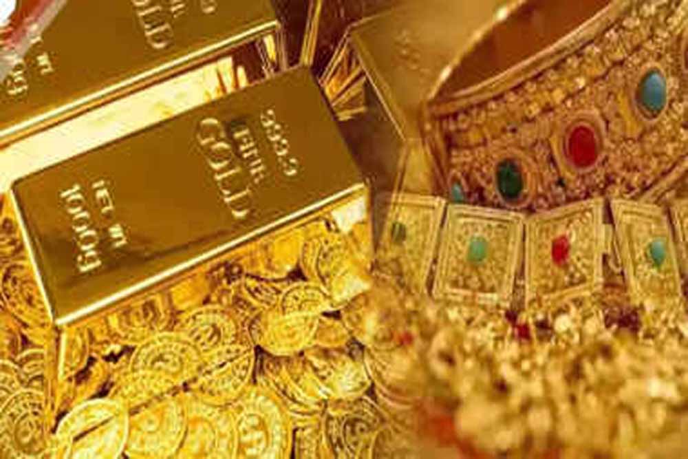 सोने की कीमत में आज 1,000 रुपए से अधिक की गिरावट देखने को मिली सोने की कीमत में आज 1,000 रुपए से अधिक की गिरावट देखने को मिली
