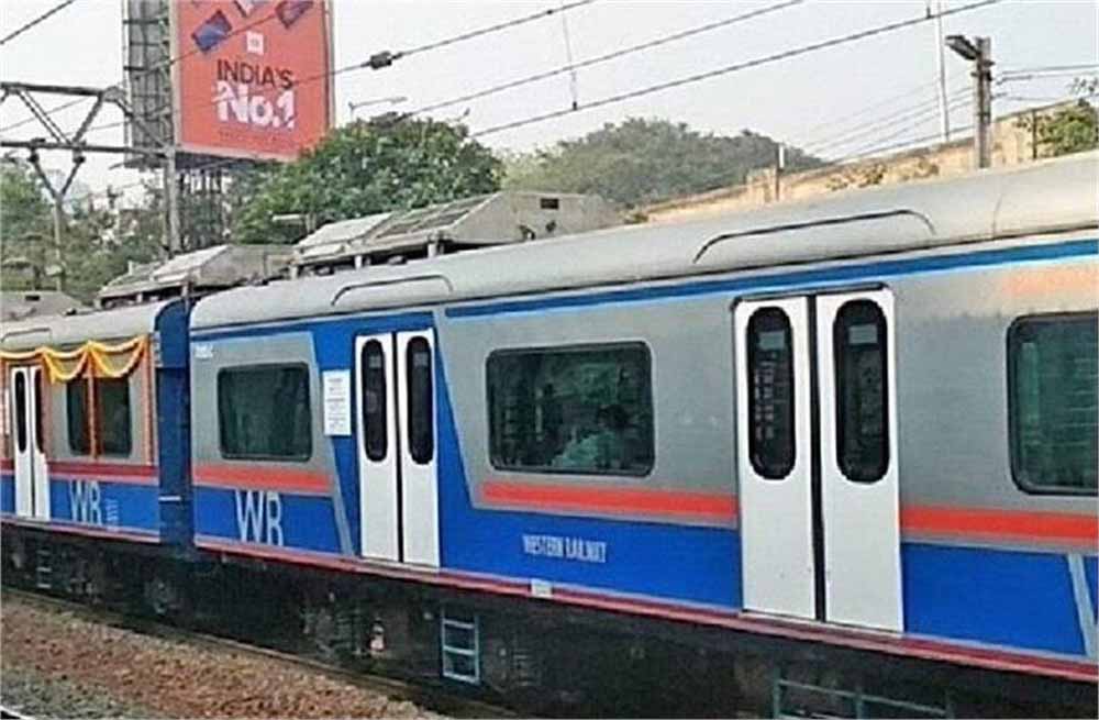 मुंबई की लोकल ट्रेनों में यात्रा करने वालों के लिए एक राहतभरी खबर, अब बदलेंगी लोकल ट्रेनें, मेट्रो जैसी होगी गेट मुंबई की लोकल ट्रेनों में यात्रा करने वालों के लिए एक राहतभरी खबर, अब बदलेंगी लोकल ट्रेनें, मेट्रो जैसी होगी गेट