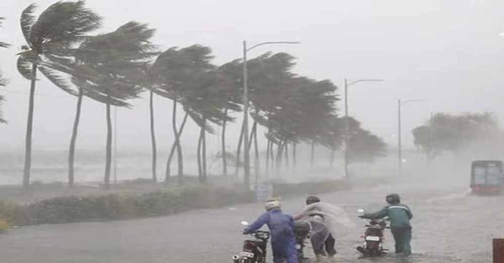 यूपी के इन जिलों जमकर बरसेंगे बदरा, मौसम विभाग ने किया अलर्ट यूपी के इन जिलों जमकर बरसेंगे बदरा, मौसम विभाग ने किया अलर्ट
