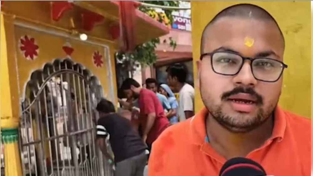 प्रयागराज : प्राचीन श्री मनकामेश्वर मंदिर में ड्रेस कोड लागू, स्कर्ट-टॉप, जींस और पैंट पर पाबंदी प्रयागराज : प्राचीन श्री मनकामेश्वर मंदिर में ड्रेस कोड लागू, स्कर्ट-टॉप, जींस और पैंट पर पाबंदी