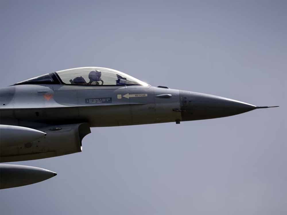 यूक्रेन का F-16 रूसी हमले में तबाह, पायलट की मौत, पाक भी कर रहा इसी फाइटर पर भरोसा यूक्रेन का F-16 रूसी हमले में तबाह, पायलट की मौत, पाक भी कर रहा इसी फाइटर पर भरोसा