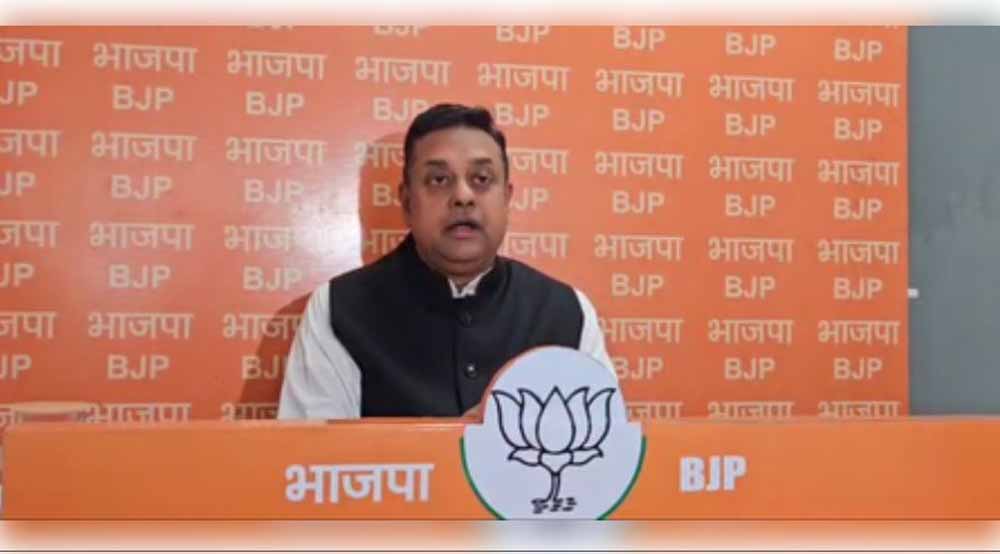 कोलकाता गैंगरेप पर गरमाई सियासत, संबित पात्रा ने ममता बनर्जी से मांगा इस्तीफा कोलकाता गैंगरेप पर गरमाई सियासत, संबित पात्रा ने ममता बनर्जी से मांगा इस्तीफा