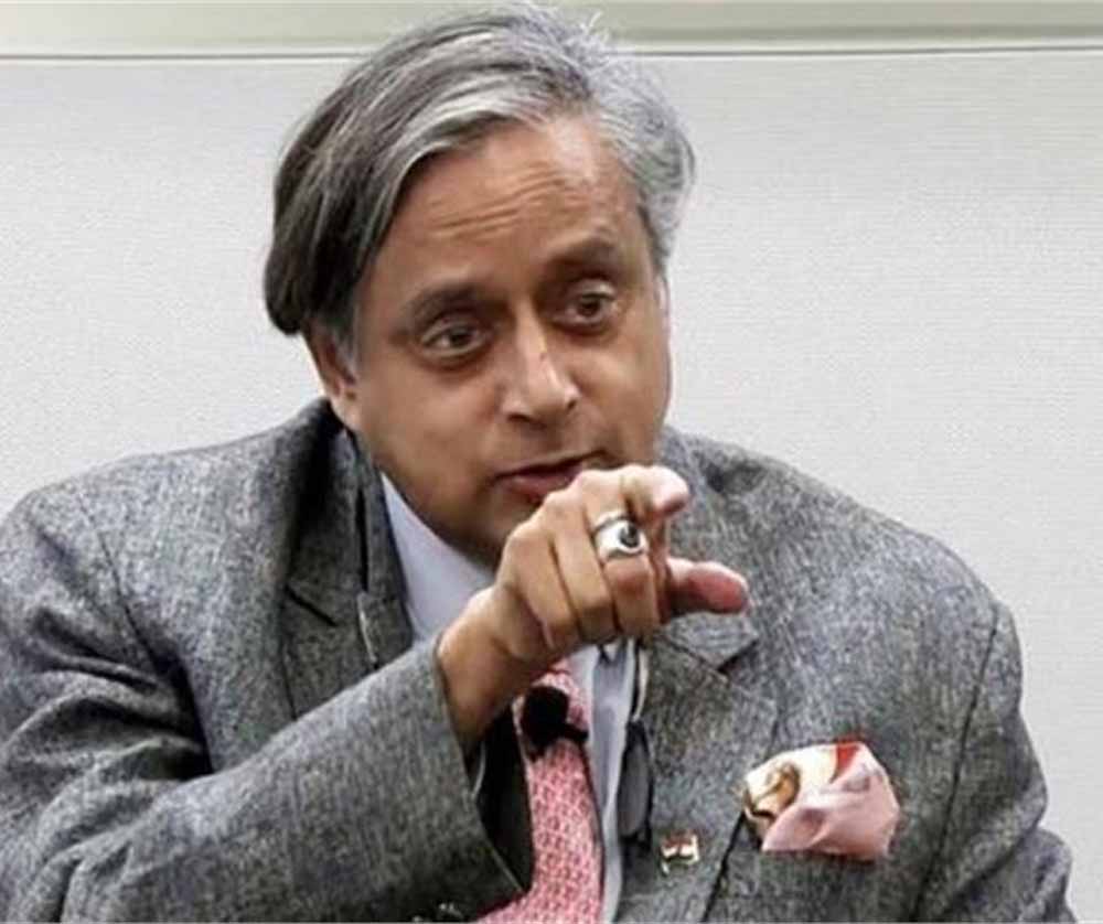 एक तरफ वह देश है जो आतंकवाद को पनाह देता है और दूसरी ओर भारत है, दोनों के बीच कोई तुलना नहीं हो सकती: थरूर एक तरफ वह देश है जो आतंकवाद को पनाह देता है और दूसरी ओर भारत है, दोनों के बीच कोई तुलना नहीं हो सकती: थरूर