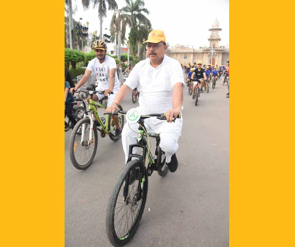 ऊर्जा मंत्री तोमर ने साइकिल चलाकर दिया पर्यावरण संरक्षण का संदेश