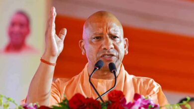 मुख्यमंत्री योगी आदित्यनाथ ने कार्यक्रम में 1243 करोड़ से 384 परियोजनाओं का लोकार्पण व शिलान्यास किया