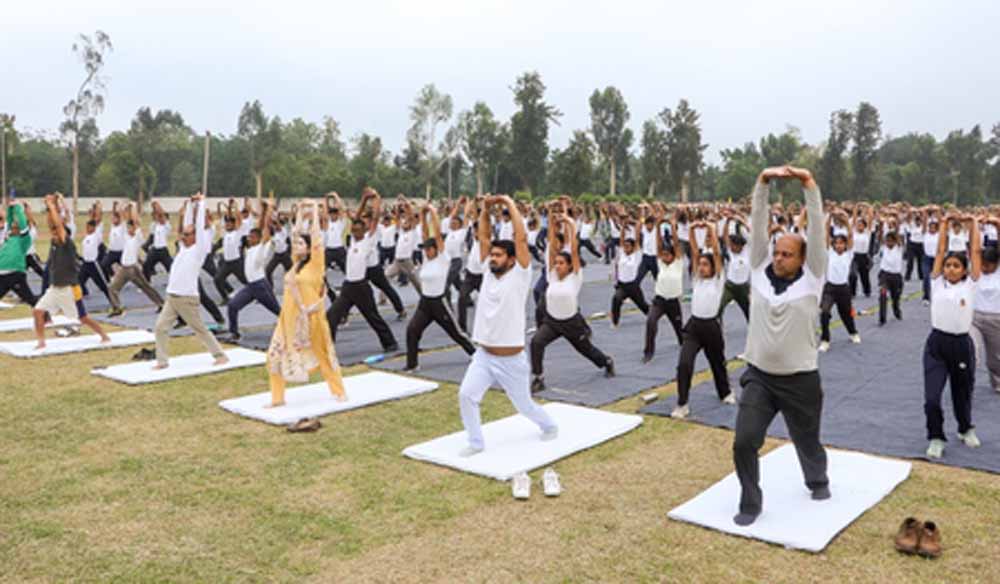 21 जून को पूरे विश्व के साथ-साथ उत्तर प्रदेश में भी 11वां अंतरराष्ट्रीय योग दिवस उत्साह और जोश के साथ मनाया 21 जून को पूरे विश्व के साथ-साथ उत्तर प्रदेश में भी 11वां अंतरराष्ट्रीय योग दिवस उत्साह और जोश के साथ मनाया