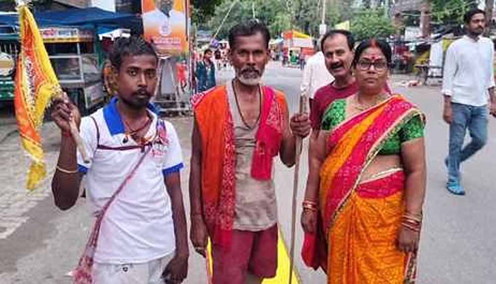 85 KM की पैदल दंड यात्रा कर बाबा के दर पर हाज़िर, बोले- ‘सांस चलेगी तब तक जलाभिषेक करूंगा’