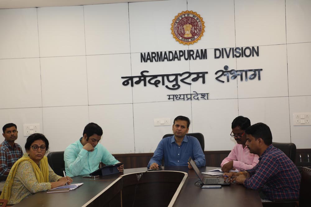 बारिश से जनहानि होने पर तत्काल राहत राशि देना सुनिश्चित किया जाए: कमिश्नर कृष्ण गोपाल तिवारी बारिश से जनहानि होने पर तत्काल राहत राशि देना सुनिश्चित किया जाए: कमिश्नर कृष्ण गोपाल तिवारी
