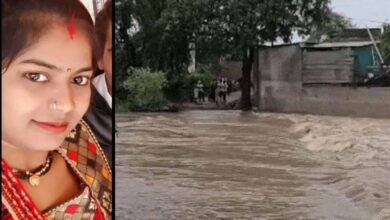 सागर में पुल पर फिसली बाइक,  बाढ़ के पानी में बही गर्भवती महिला, रेस्क्यू जारी