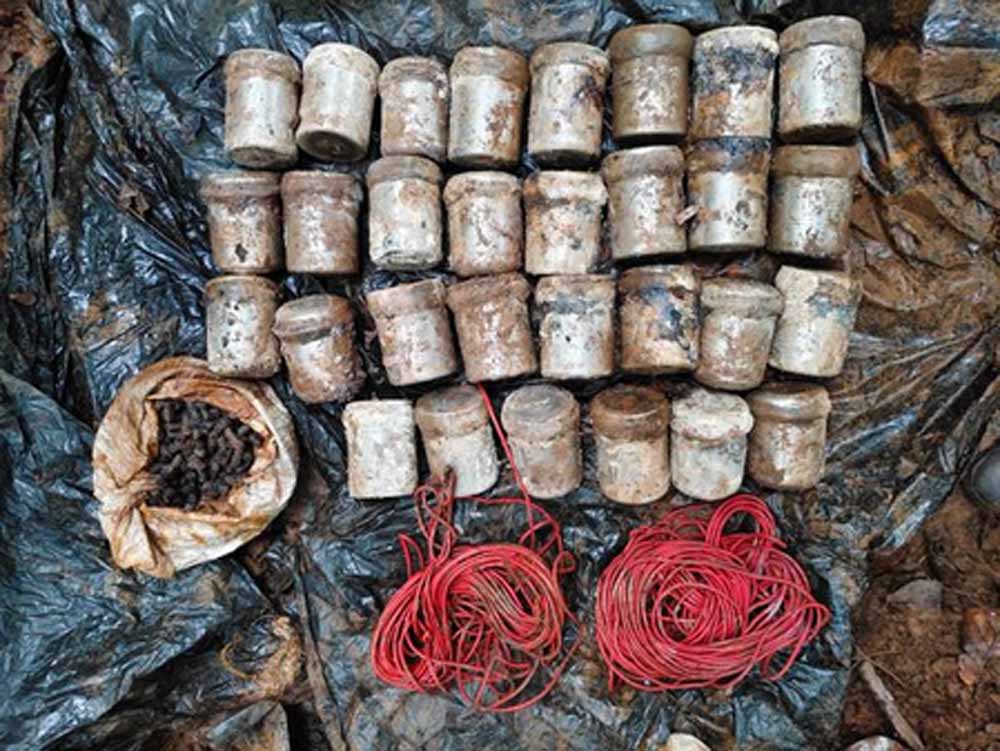 सुरक्षाबलों ने फिर नक्सलियों के मंसूबों पर फेरा पानी, 30 IED बरामद