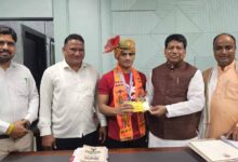 कुश्ती में गोल्ड जीतने वाले पृथ्वीराजसिंह का भव्य स्वागत, विधायक ने दी 5100 की सम्मान राशि