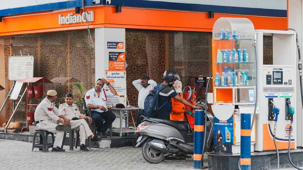 नई फ्यूल पॉलिसी ने के तहत पहले ही दिन पुलिस ने जब्त की 80 गाड़ियां नई फ्यूल पॉलिसी ने के तहत पहले ही दिन पुलिस ने जब्त की 80 गाड़ियां