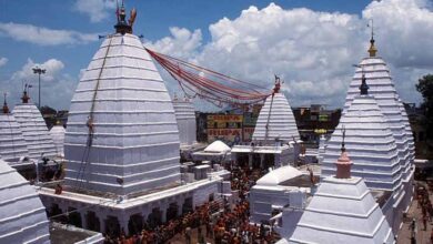 बाबा बैद्यनाथ धाम में सुबह से ही श्रद्धालुओं की भीड़ उमड़ी