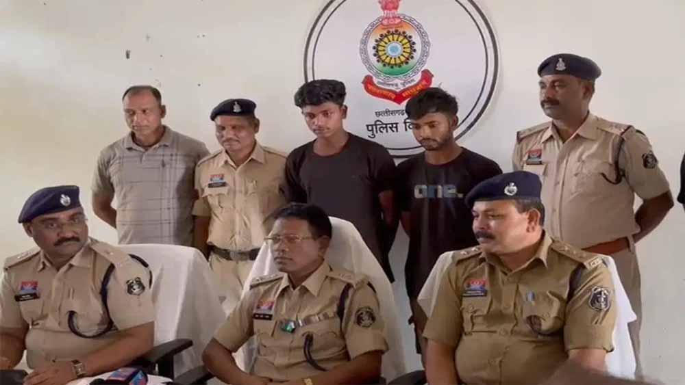 पुलिस ने घरों में चोरी करने वाले नाबालिग समेत 3 आरोपियों को किया गिरफ्तार, 4 लाख का माल बरामद पुलिस ने घरों में चोरी करने वाले नाबालिग समेत 3 आरोपियों को किया गिरफ्तार, 4 लाख का माल बरामद