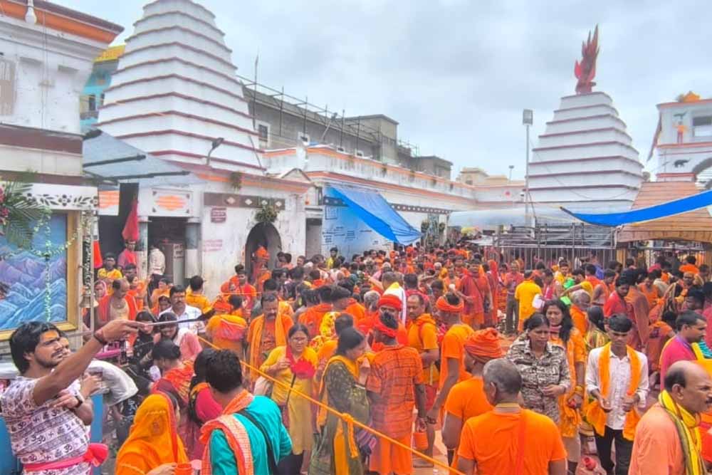 श्रावणी मेला: तीसरे दिन बासुकीनाथ धाम में 50 हज़ार शिवभक्तों ने किया जलाभिषेक श्रावणी मेला: तीसरे दिन बासुकीनाथ धाम में 50 हज़ार शिवभक्तों ने किया जलाभिषेक