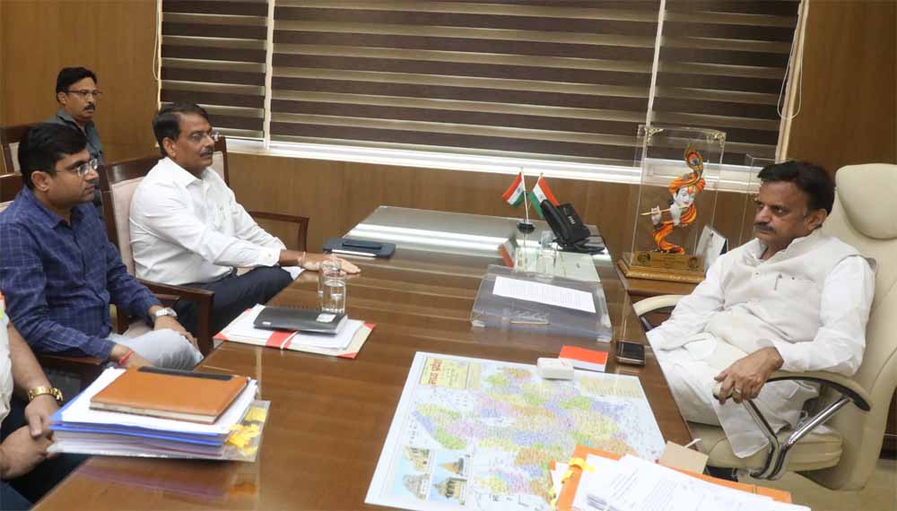 चिकित्सा सेवाओं के सुदृढ़ीकरण के लिए अधोसंरचना विकास और मानव संसाधन उपलब्धता समयसीमा में हो : उप मुख्यमंत्री शुक्ल चिकित्सा सेवाओं के सुदृढ़ीकरण के लिए अधोसंरचना विकास और मानव संसाधन उपलब्धता समयसीमा में हो : उप मुख्यमंत्री शुक्ल