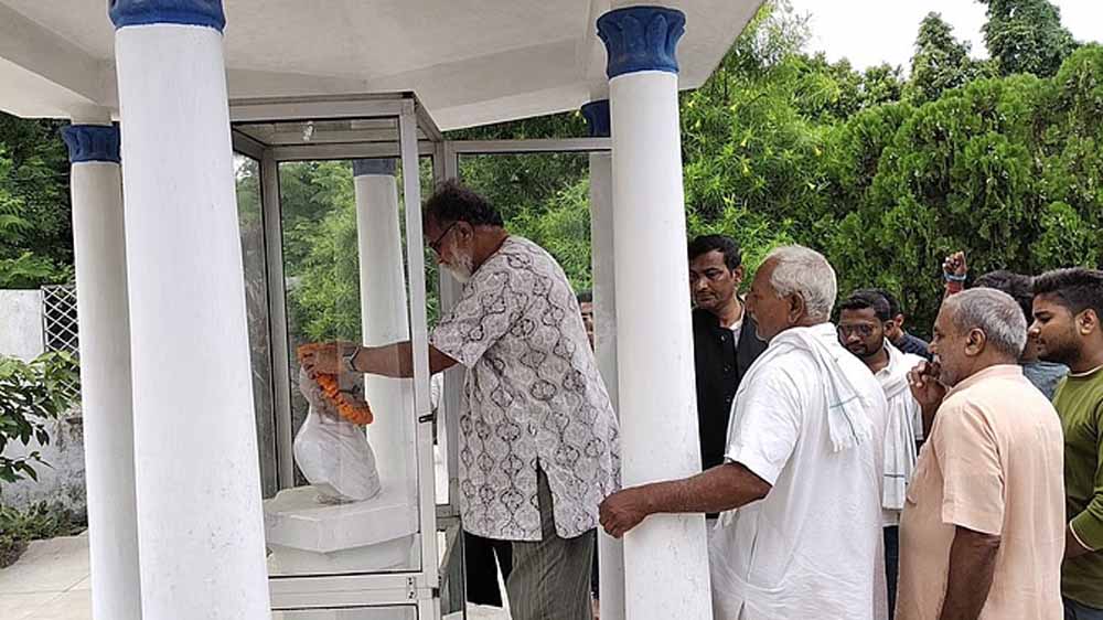 गांधी के प्रपौत्र का INDIA गठबंधन को समर्थन: बोले- बिहार को बचाना होगा संघी ताकतों से गांधी के प्रपौत्र का INDIA गठबंधन को समर्थन: बोले- बिहार को बचाना होगा संघी ताकतों से