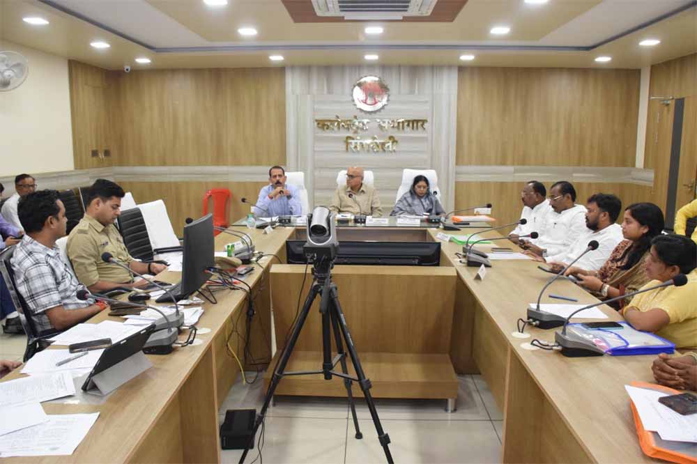 सांसद की अध्यक्षता में सड़क सुरक्षा समिति की बैठक आयोजित सांसद की अध्यक्षता में सड़क सुरक्षा समिति की बैठक आयोजित