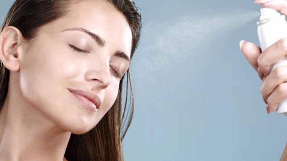 ऑयली स्किन से परेशान? घर पर बनाएं ये DIY टोनर, पाएँ दमकता चेहरा ऑयली स्किन से परेशान? घर पर बनाएं ये DIY टोनर, पाएँ दमकता चेहरा