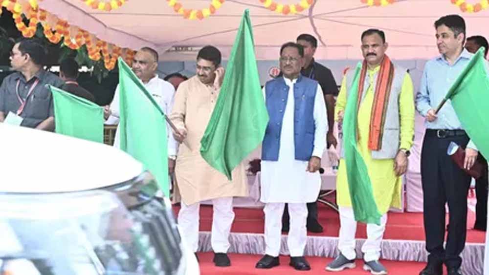 छत्तीसगढ़ के हर कोने तक पहुंचेगी राहत: CM साय ने 151 नई स्वास्थ्य गाड़ियों को किया रवाना छत्तीसगढ़ के हर कोने तक पहुंचेगी राहत: CM साय ने 151 नई स्वास्थ्य गाड़ियों को किया रवाना