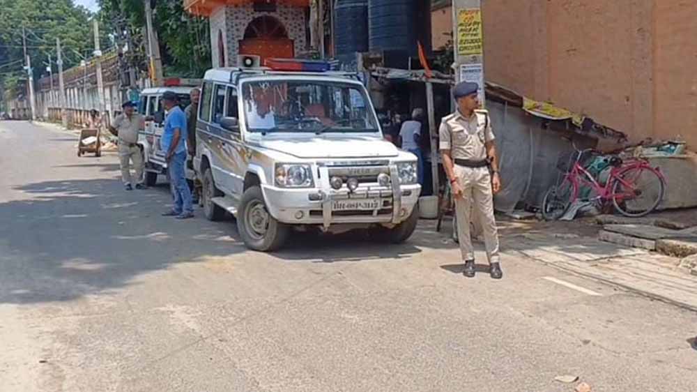 मुंगेर में रंगदारी का खौफ: दुकानदारों को धमकी, अपहरण की चेतावनी से बाजार बंद मुंगेर में रंगदारी का खौफ: दुकानदारों को धमकी, अपहरण की चेतावनी से बाजार बंद