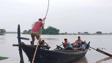 लखीसराय में गंगा उफान पर: दियारा क्षेत्र में बाढ़ का खतरा, फसलें जलमग्न
