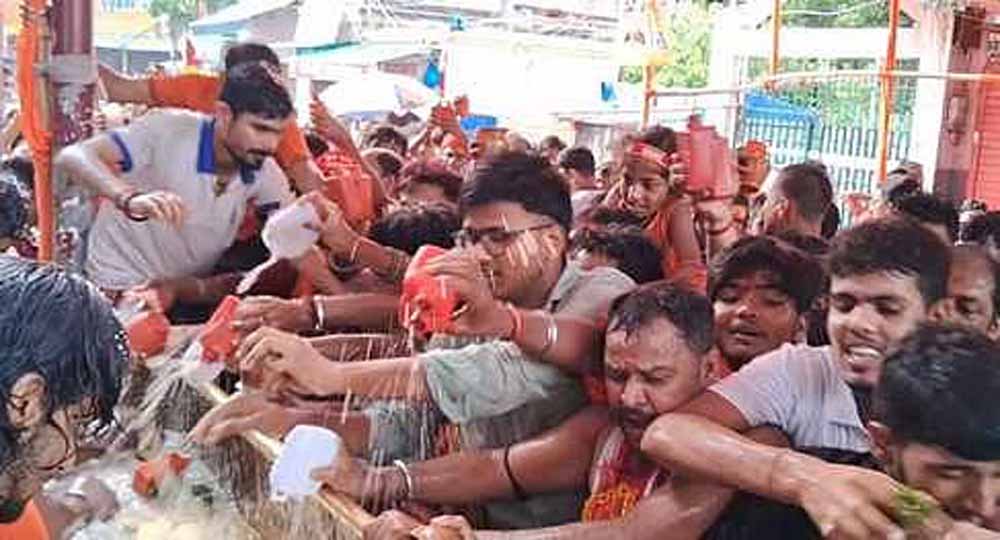 बाबा गरीबनाथ धाम में आस्था की बाढ़: तीन लाख से अधिक श्रद्धालुओं ने किया जलाभिषेक बाबा गरीबनाथ धाम में आस्था की बाढ़: तीन लाख से अधिक श्रद्धालुओं ने किया जलाभिषेक