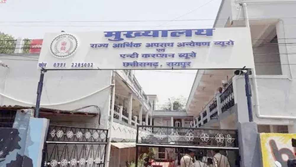 शराब घोटाले में बड़ी कार्रवाई: EOW ने तीन आरोपियों को किया गिरफ्तार