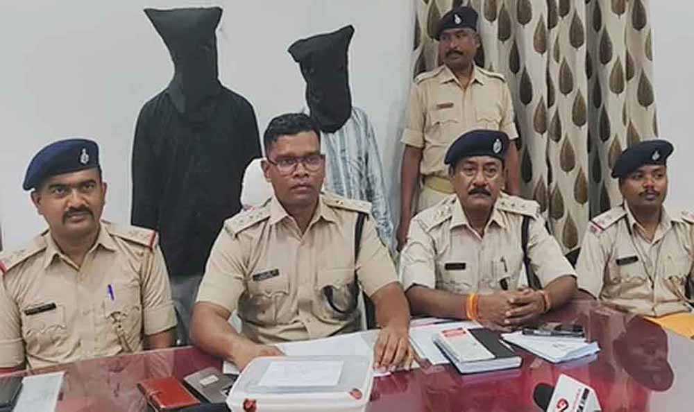चाईबासा में रिकवरी एजेंट की हत्या: पुलिस ने दो आरोपियों को किया गिरफ्तार चाईबासा में रिकवरी एजेंट की हत्या: पुलिस ने दो आरोपियों को किया गिरफ्तार