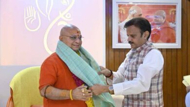 उपमुख्यमंत्री शुक्ल ने आचार्य बालकानंद गिरी से की सौजन्य भेंट