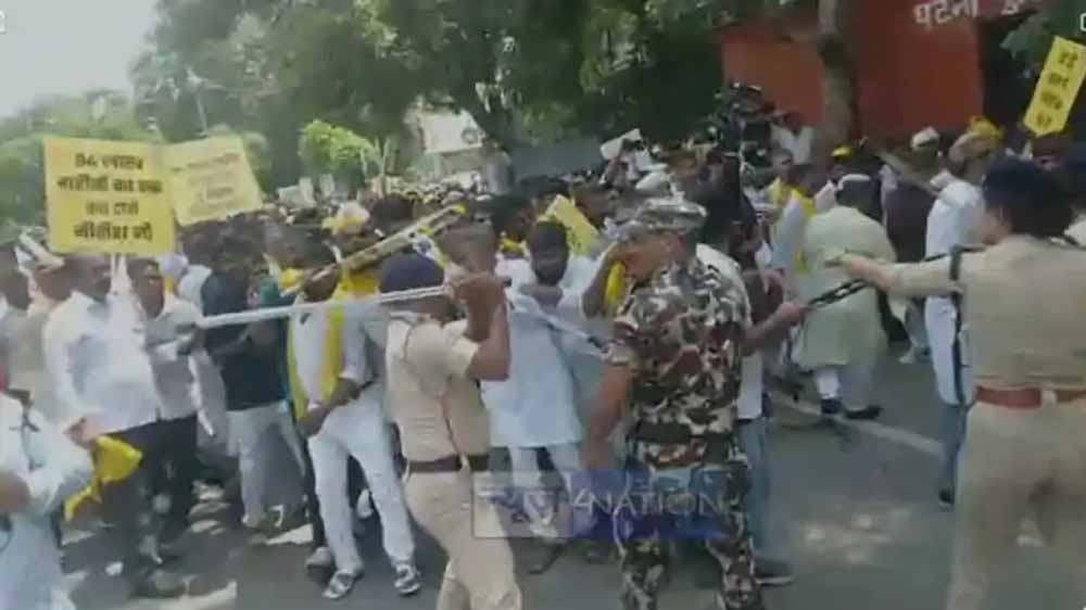 प्रशांत किशोर के नेतृत्व में जन सुराज का प्रदर्शन, पुलिस पर लाठीचार्ज का आरोप