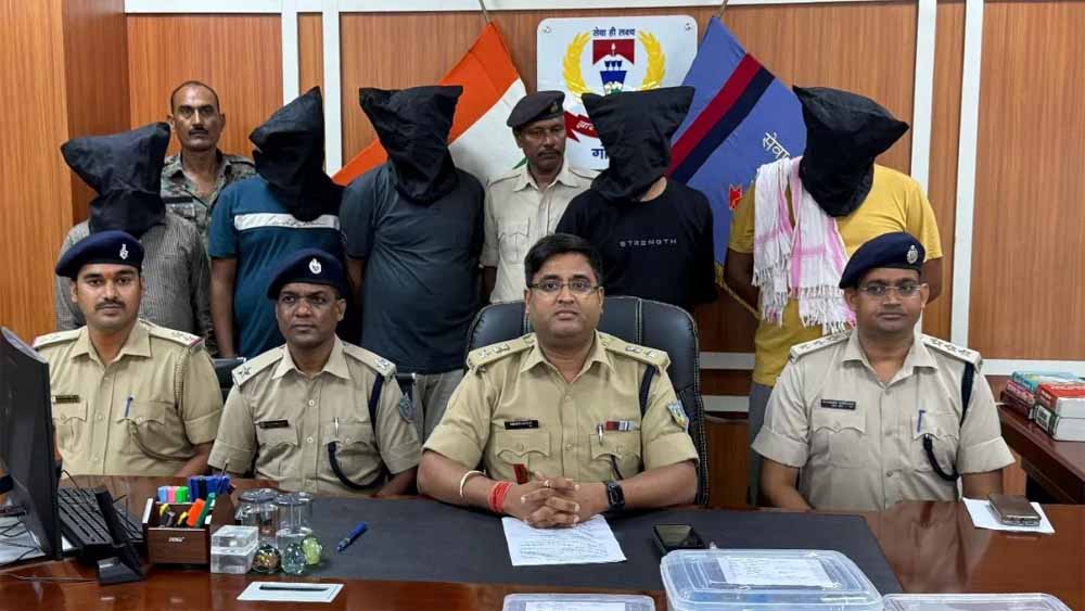 गोड्डा पुलिस की बड़ी सफलता: अंतरराज्यीय वाहन चोर गिरोह के 5 सदस्य गिरफ्तार गोड्डा पुलिस की बड़ी सफलता: अंतरराज्यीय वाहन चोर गिरोह के 5 सदस्य गिरफ्तार