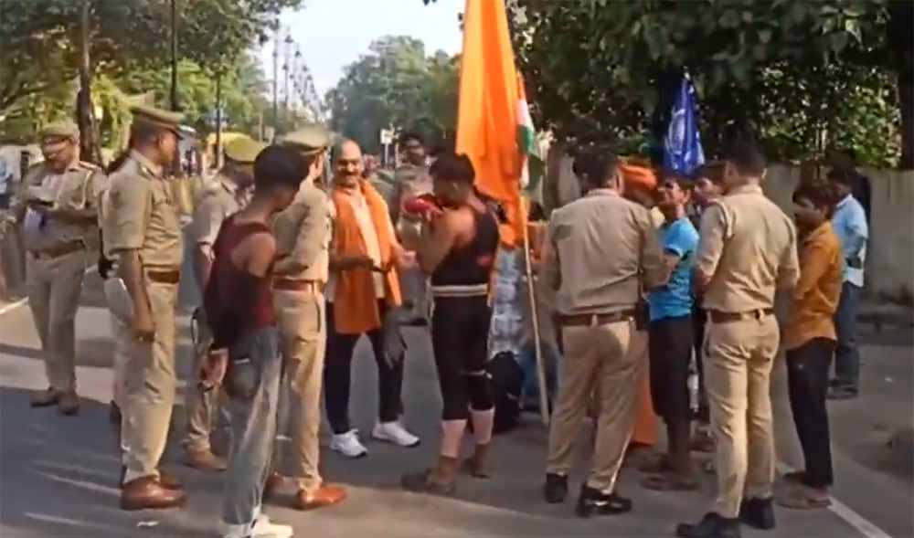 रामपुर-मिलक में कांवड़ खंडित होने पर हंगामा, रेलवे स्टेशन के पास जाम