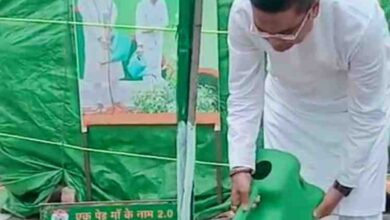 मानसून सत्र के प्रथम दिन विधायक रिकेश सेन ने विधानसभा प्रांगण में किया पौधारोपण